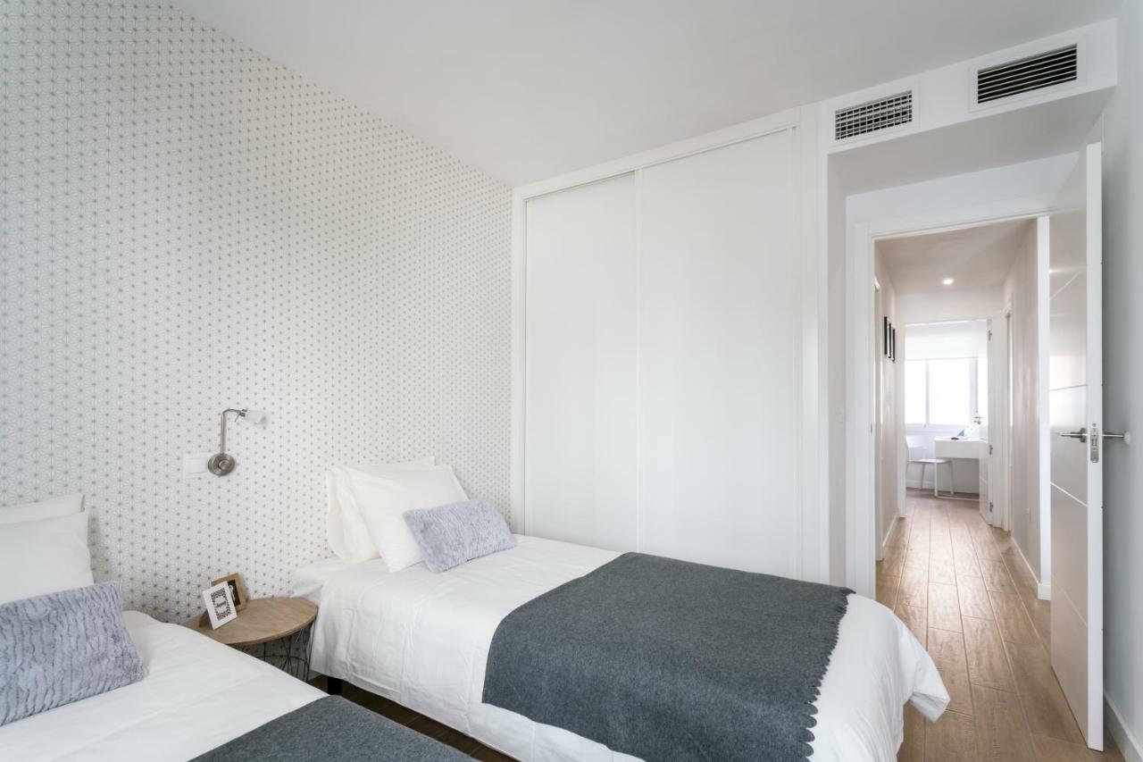 Triana 3 Bedrooms & 2 Bath Parking Included Apartamento
